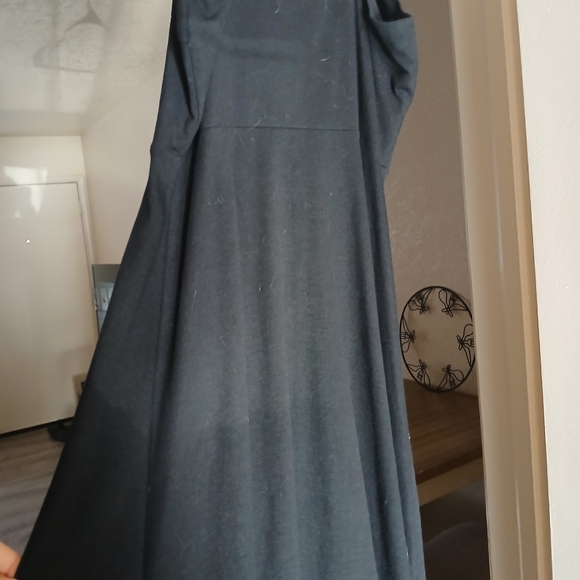 Elegant Black Button-Down Dress - Picture 4 of 6